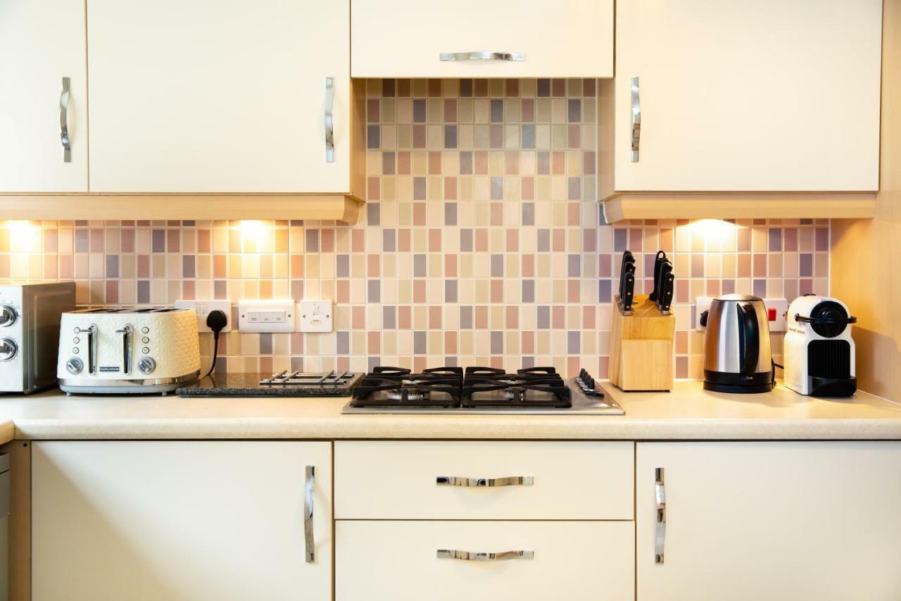Modern And Spacious Home From Home 1 Mile From M1 - With Netflix, Prime Video, Ps5, Free Parking, Superfast Wifi, Bbq - Sleeps 11 - By Brightleap Apartments Milton Keynes Exterior foto