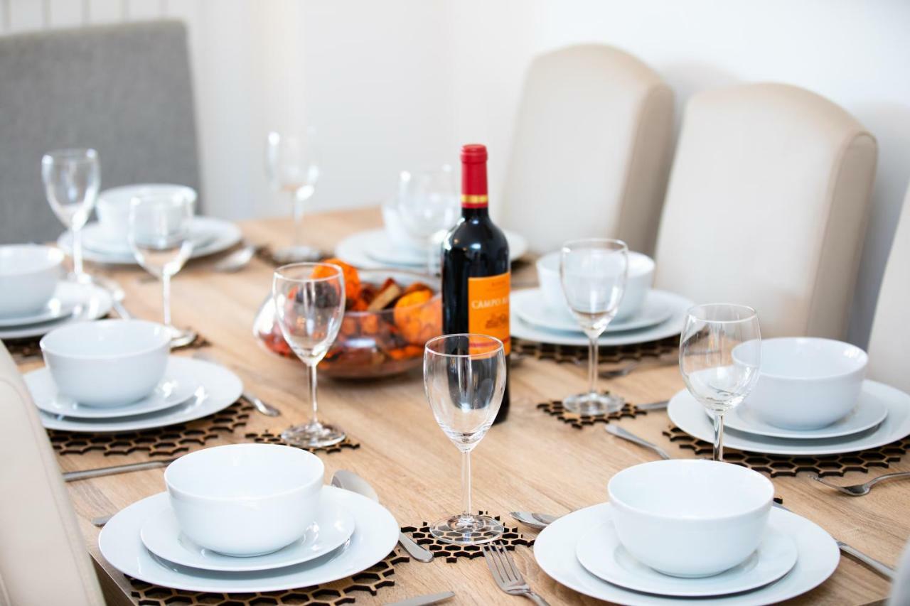 Modern And Spacious Home From Home 1 Mile From M1 - With Netflix, Prime Video, Ps5, Free Parking, Superfast Wifi, Bbq - Sleeps 11 - By Brightleap Apartments Milton Keynes Exterior foto